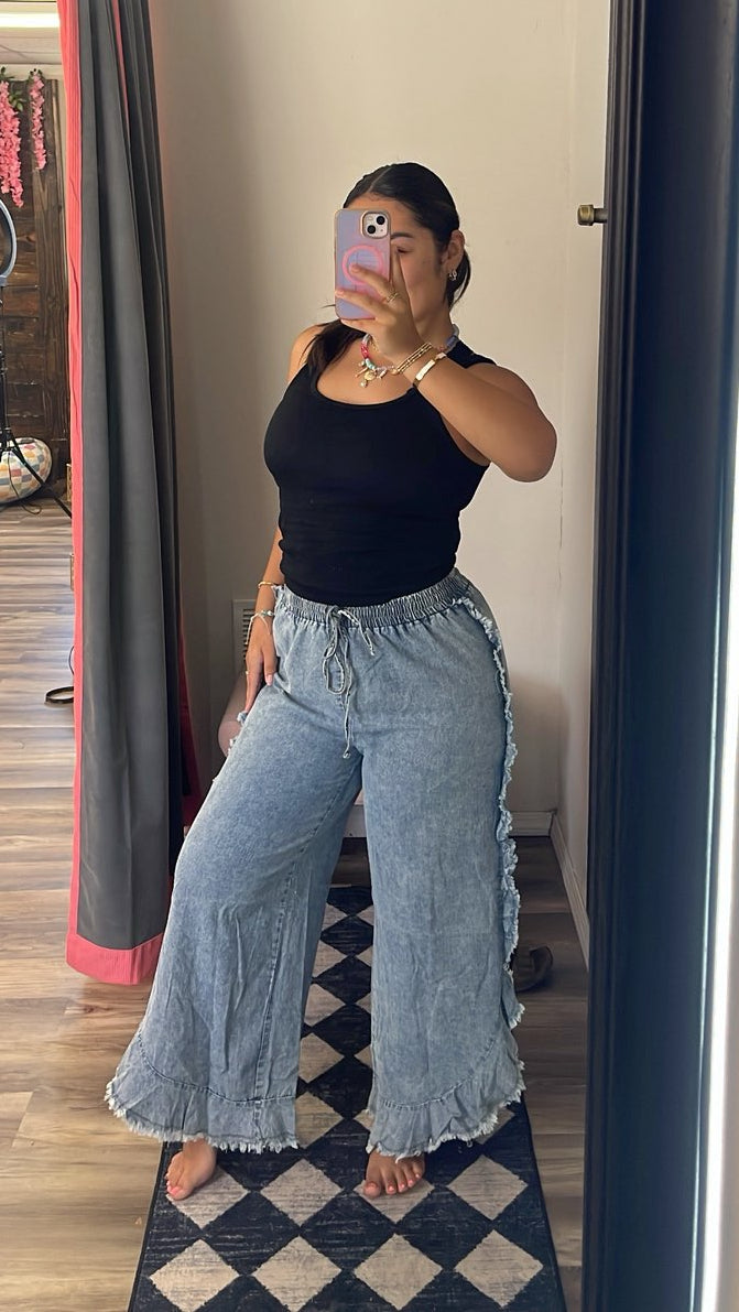 Distressed Side Ruffle Pant